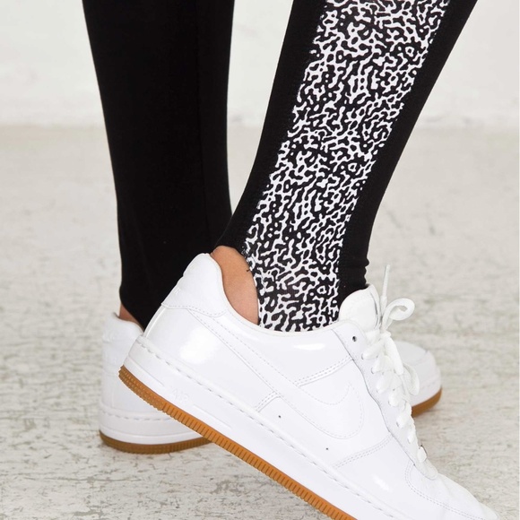 SOLD - Nike Leg-A-See-Stirrup Leggings - Picture 5 of 5